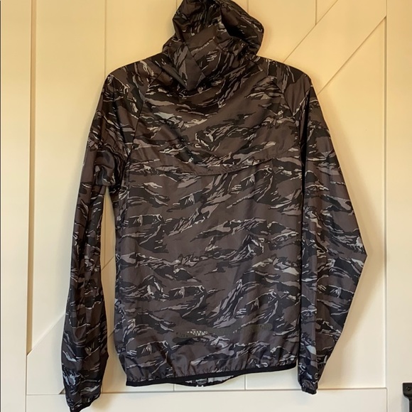 Nike running jacket with hood. Camo print - Picture 8 of 8